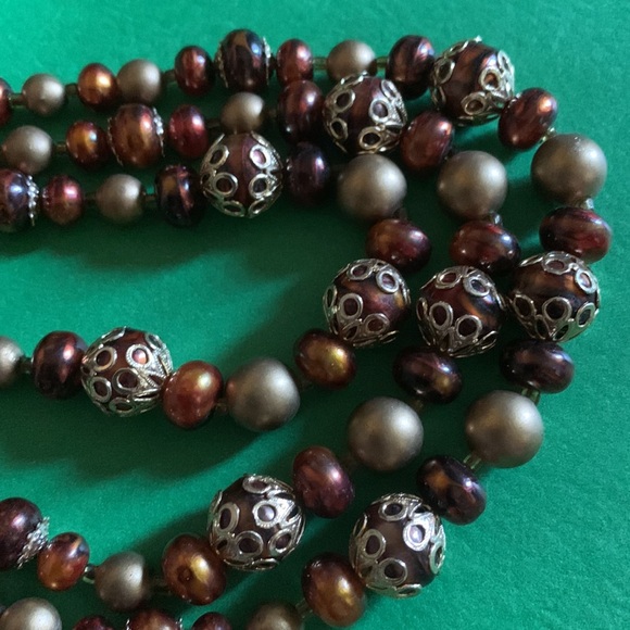 Vintage faux brown pearls and gold tone triple strand 14-16” choker necklace - Picture 3 of 4